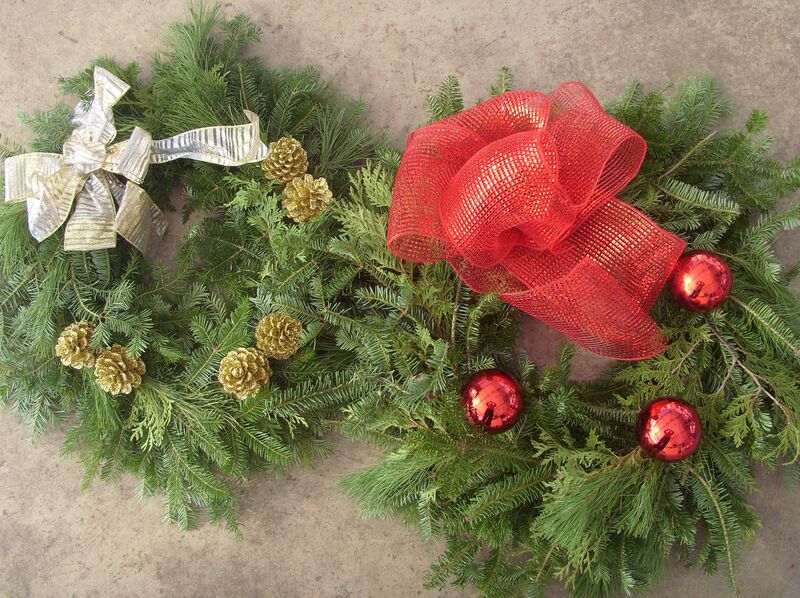 Deluxe Wreath: 22 inch Diameter Deluxe Wreath: 22 inch Diameter